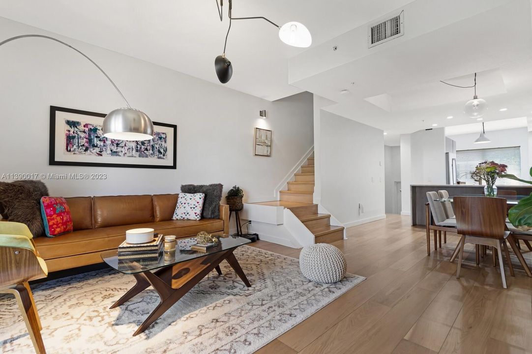 Recently Sold: $569,000 (2 beds, 2 baths, 1282 Square Feet)