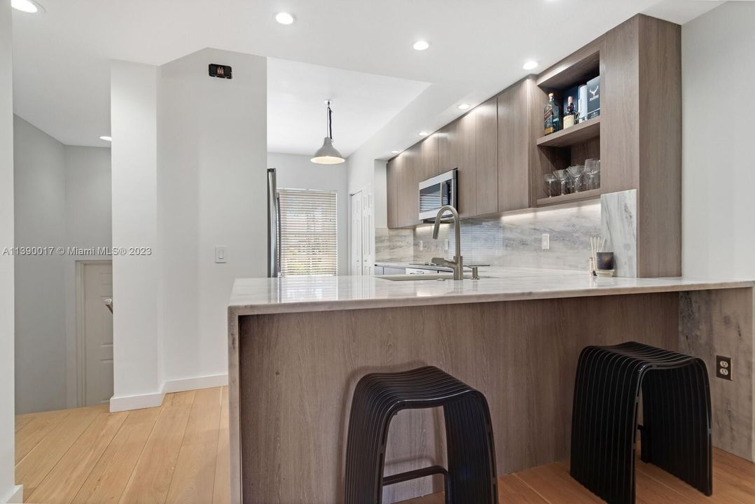 Recently Sold: $569,000 (2 beds, 2 baths, 1282 Square Feet)