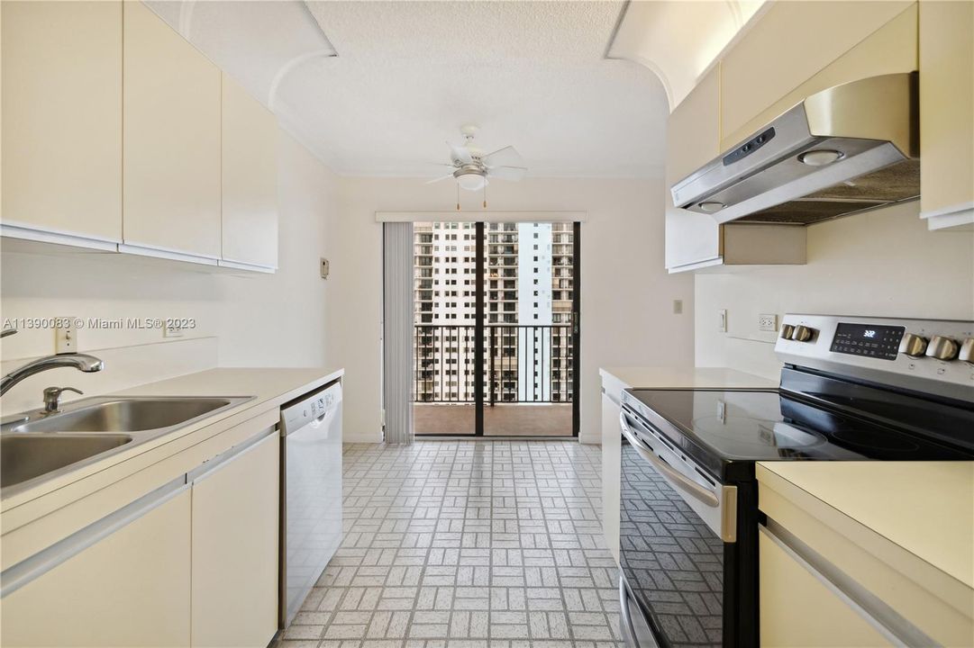Recently Sold: $445,000 (1 beds, 1 baths, 1190 Square Feet)