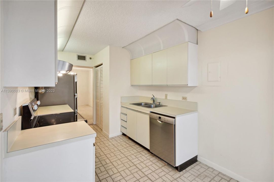 Recently Sold: $445,000 (1 beds, 1 baths, 1190 Square Feet)