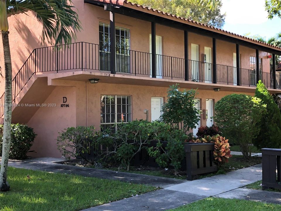 Recently Rented: $2,100 (2 beds, 2 baths, 920 Square Feet)