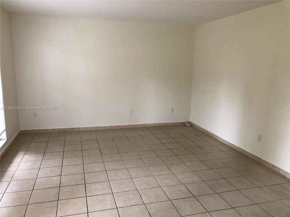 Recently Rented: $2,100 (2 beds, 2 baths, 920 Square Feet)