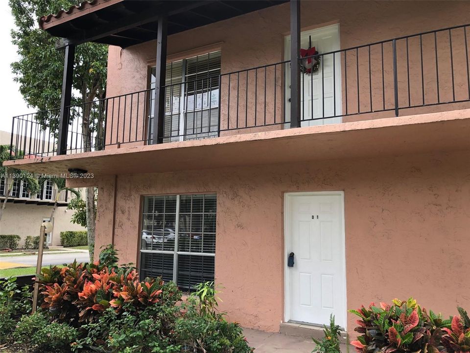 Recently Rented: $2,100 (2 beds, 2 baths, 920 Square Feet)