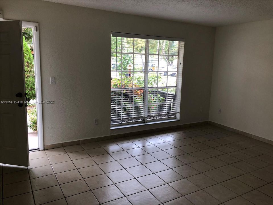 Recently Rented: $2,100 (2 beds, 2 baths, 920 Square Feet)