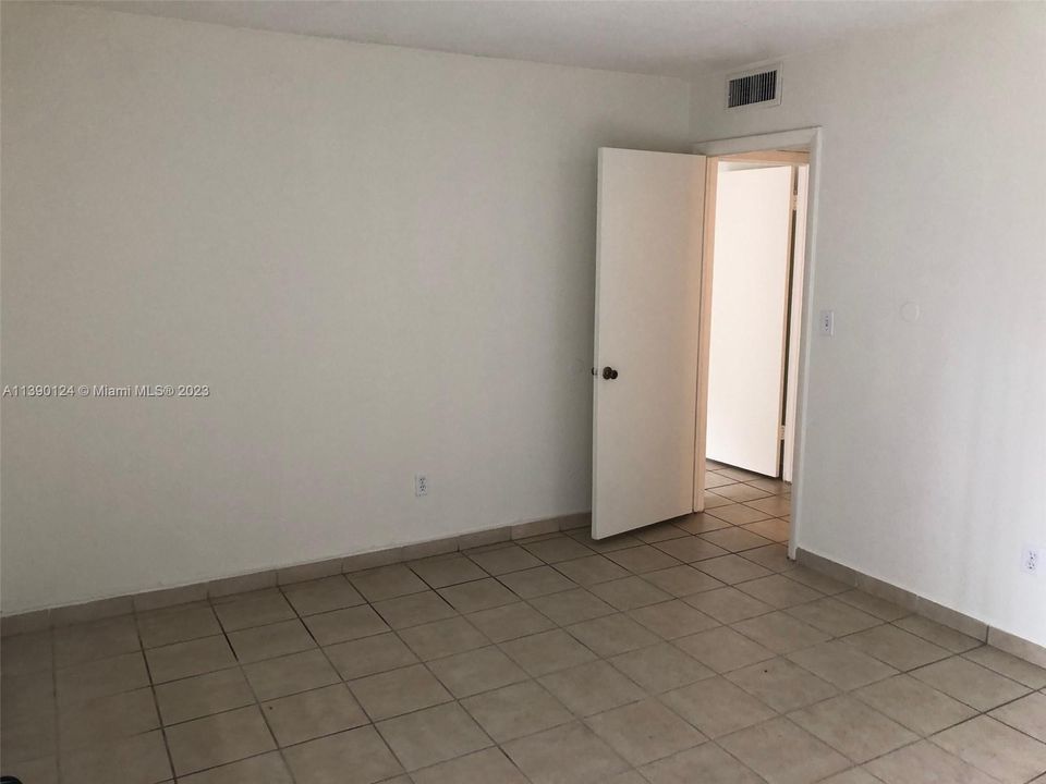 Recently Rented: $2,100 (2 beds, 2 baths, 920 Square Feet)