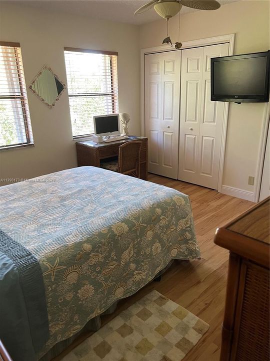 Recently Sold: $299,000 (2 beds, 2 baths, 1270 Square Feet)