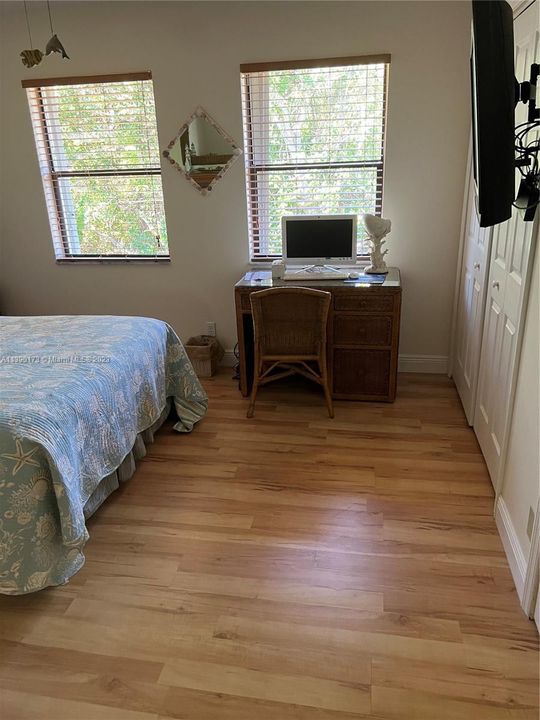 Recently Sold: $299,000 (2 beds, 2 baths, 1270 Square Feet)
