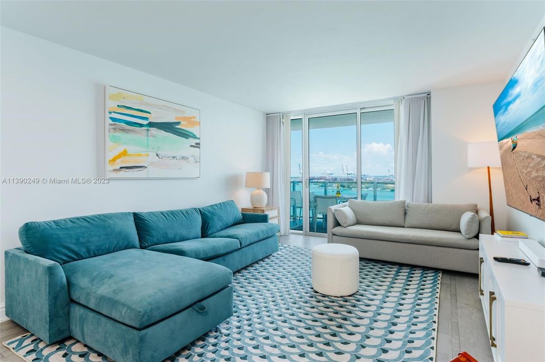 For Sale: $875,900 (2 beds, 2 baths, 1088 Square Feet)
