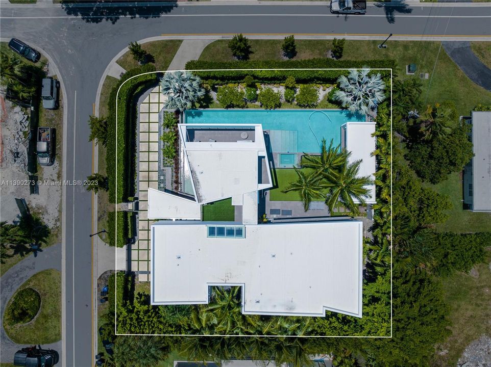 Recently Sold: $9,995,000 (7 beds, 7 baths, 6491 Square Feet)
