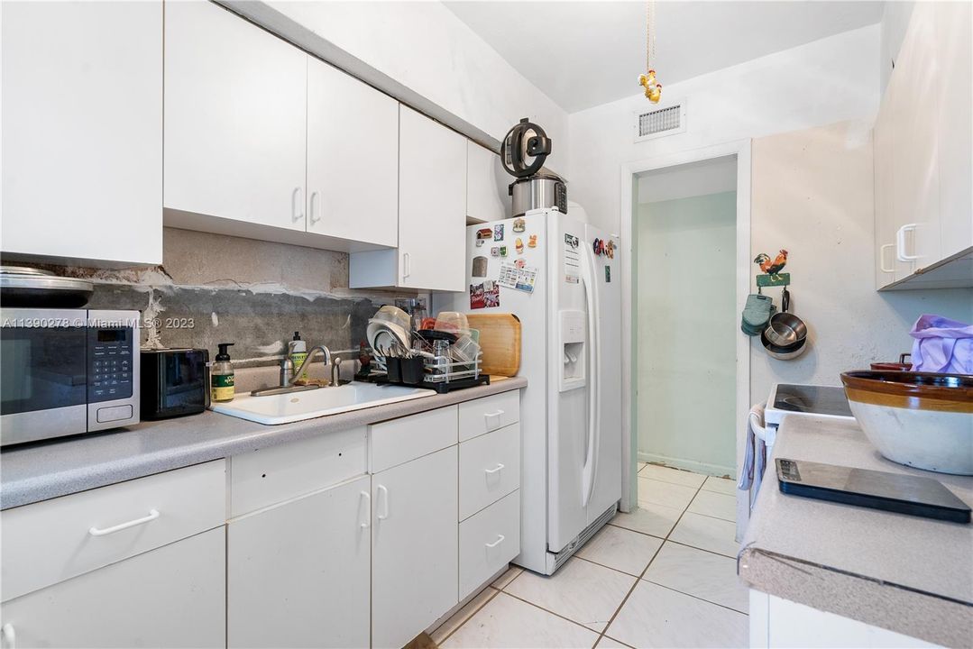Recently Sold: $750,000 (3 beds, 2 baths, 1652 Square Feet)