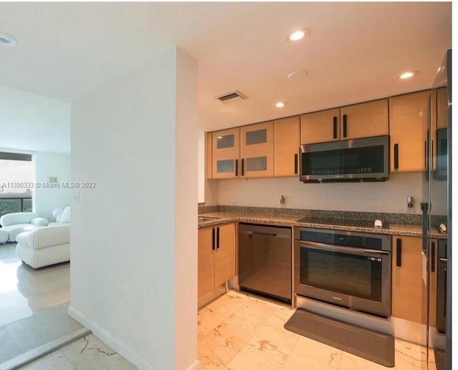 Recently Sold: $515,000 (1 beds, 1 baths, 791 Square Feet)