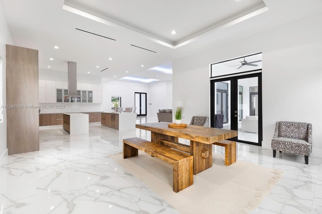 Recently Sold: $2,000,000 (5 beds, 5 baths, 3973 Square Feet)
