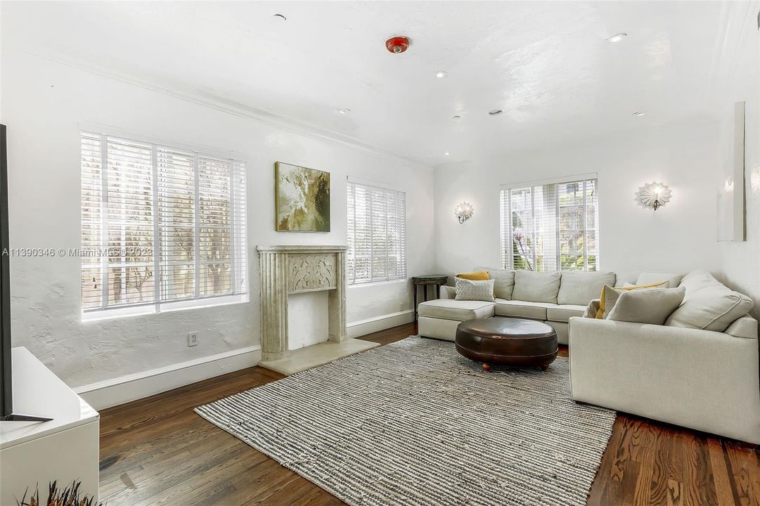 For Sale: $4,700,000 (5 beds, 4 baths, 3196 Square Feet)