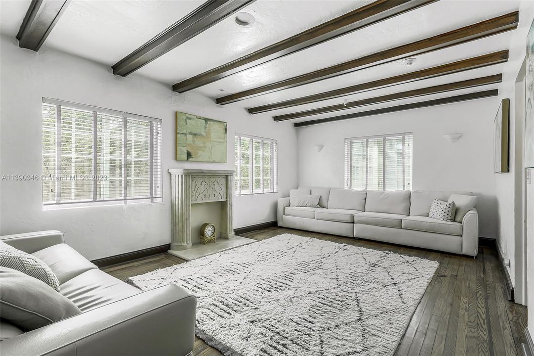 For Sale: $4,700,000 (5 beds, 4 baths, 3196 Square Feet)
