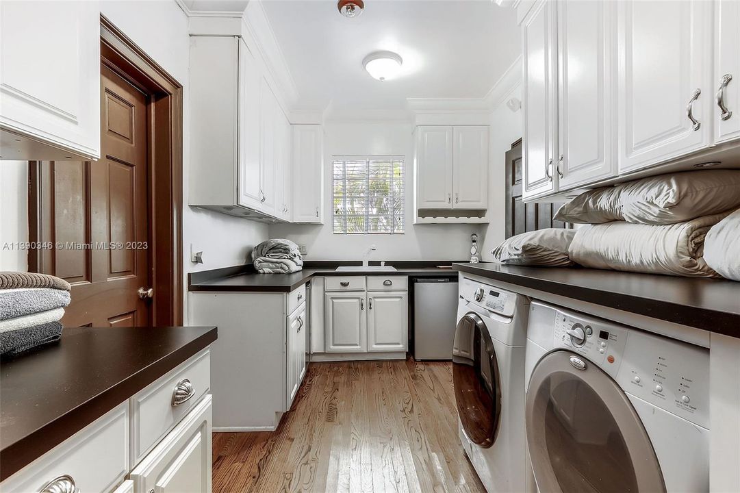 For Sale: $4,700,000 (5 beds, 4 baths, 3196 Square Feet)