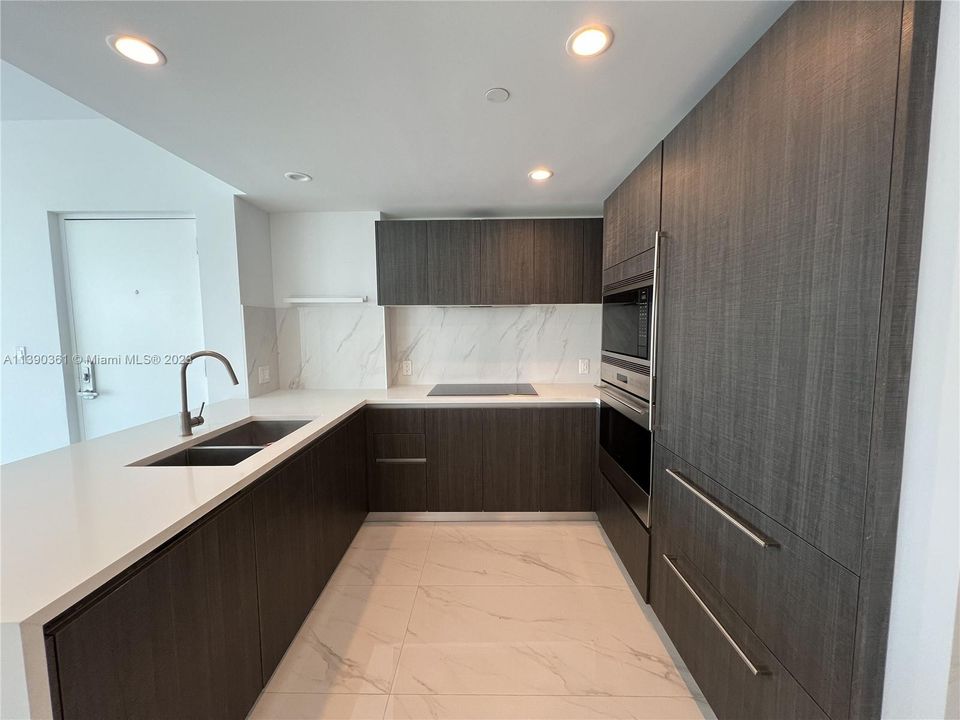Recently Sold: $870,000 (2 beds, 2 baths, 1202 Square Feet)