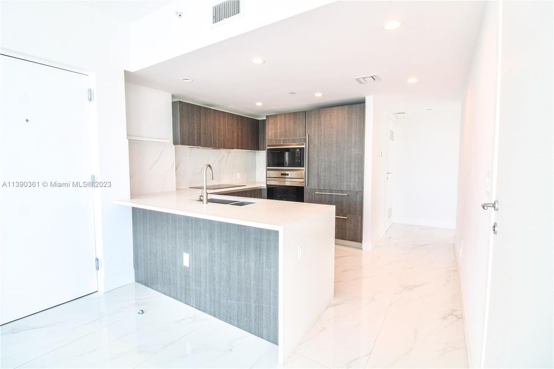 Recently Sold: $870,000 (2 beds, 2 baths, 1202 Square Feet)