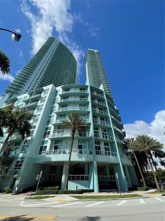 Recently Sold: $450,000 (1 beds, 1 baths, 799 Square Feet)