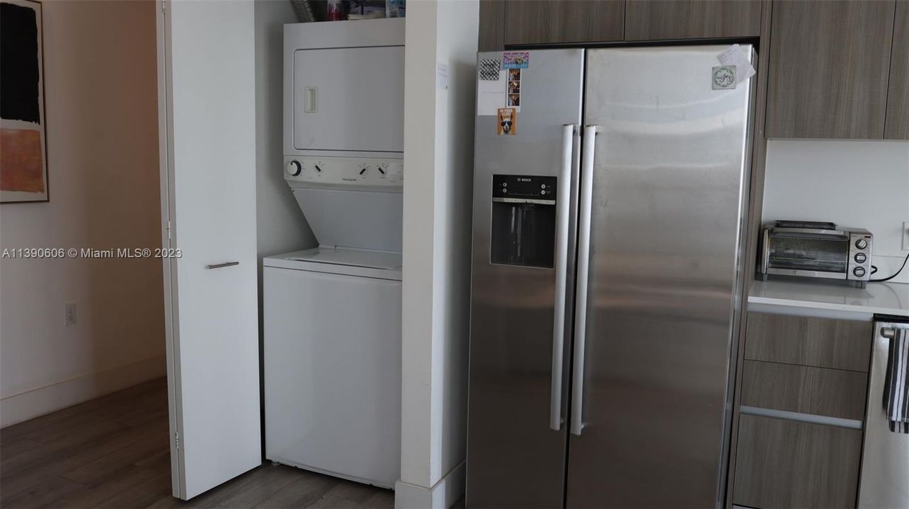 For Sale: $468,500 (1 beds, 1 baths, 682 Square Feet)