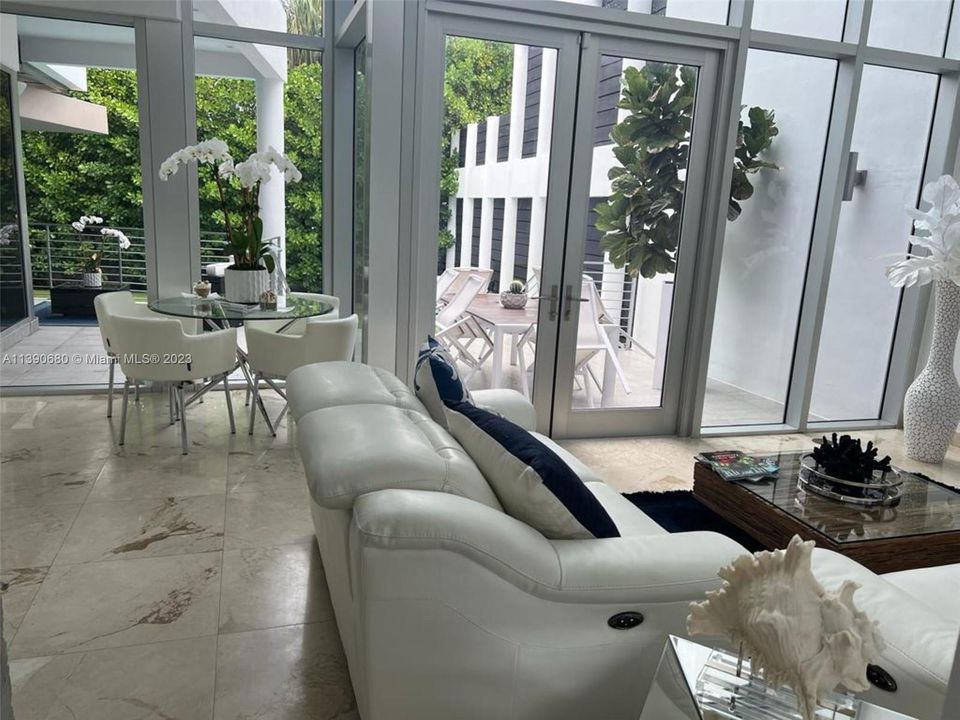 Recently Rented: $18,000 (4 beds, 3 baths, 2448 Square Feet)