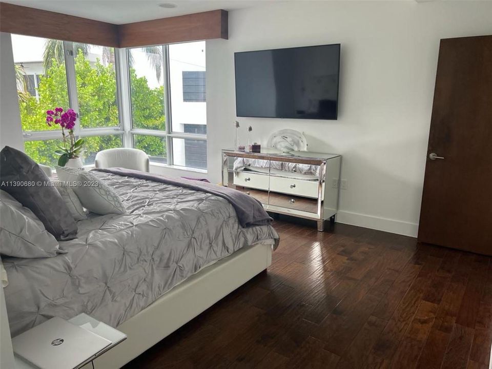 Recently Rented: $18,000 (4 beds, 3 baths, 2448 Square Feet)