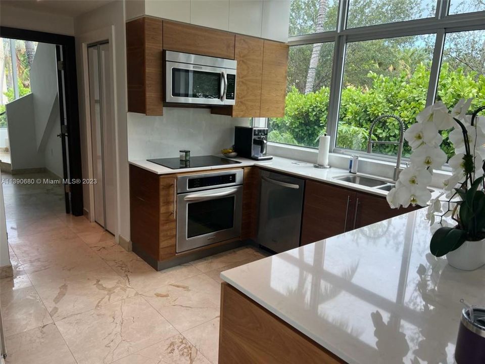 Recently Rented: $18,000 (4 beds, 3 baths, 2448 Square Feet)