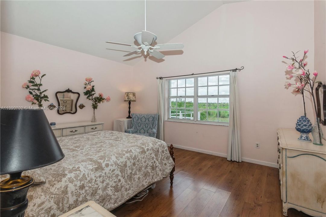 Recently Sold: $660,000 (4 beds, 3 baths, 2124 Square Feet)