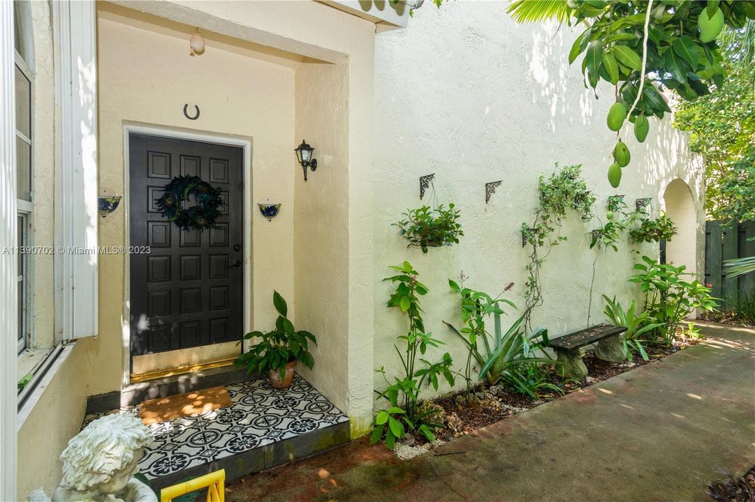 Recently Sold: $660,000 (4 beds, 3 baths, 2124 Square Feet)