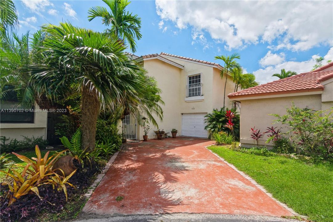 Recently Sold: $660,000 (4 beds, 3 baths, 2124 Square Feet)