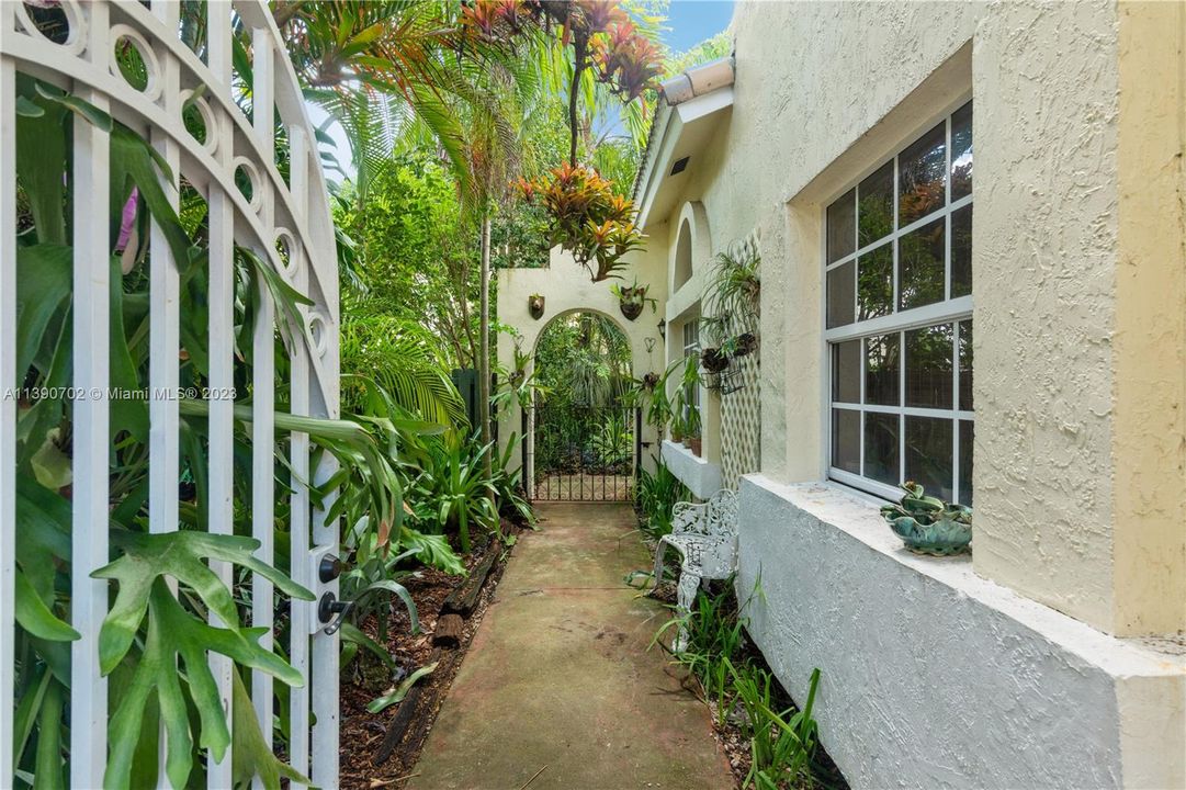 Recently Sold: $660,000 (4 beds, 3 baths, 2124 Square Feet)