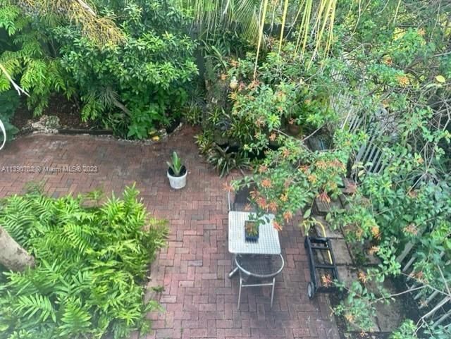 Recently Sold: $660,000 (4 beds, 3 baths, 2124 Square Feet)