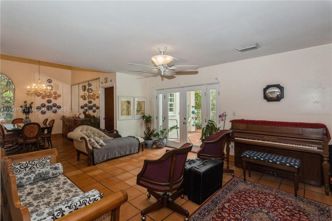Recently Sold: $660,000 (4 beds, 3 baths, 2124 Square Feet)