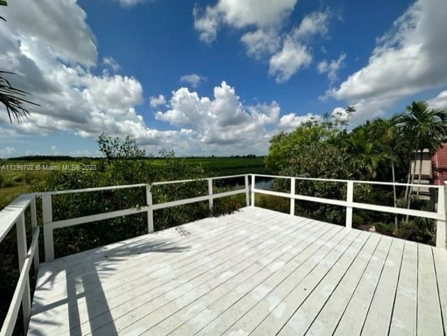 Recently Sold: $660,000 (4 beds, 3 baths, 2124 Square Feet)