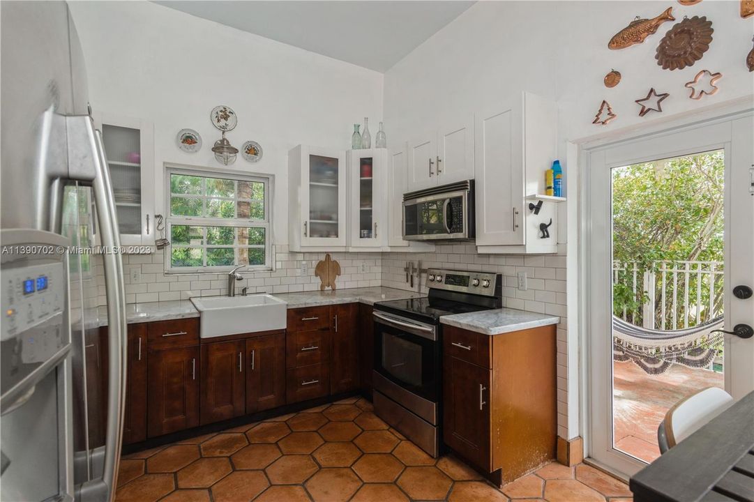 Recently Sold: $660,000 (4 beds, 3 baths, 2124 Square Feet)