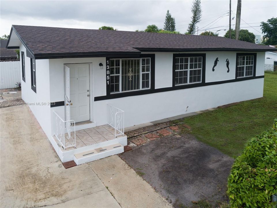 Recently Sold: $405,000 (3 beds, 1 baths, 1075 Square Feet)