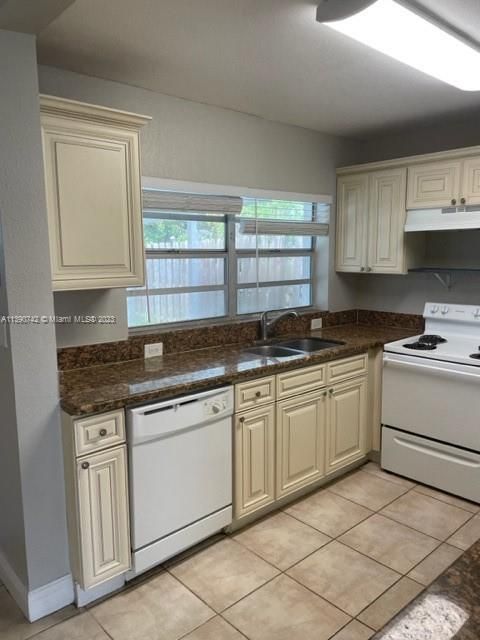 Recently Sold: $404,900 (3 beds, 2 baths, 1016 Square Feet)