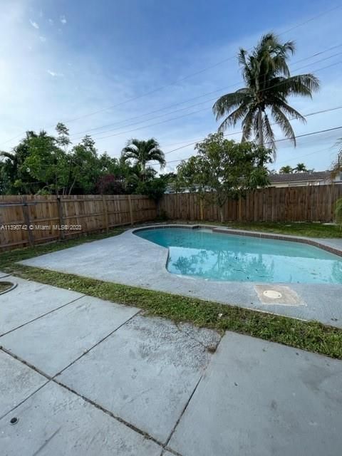 Recently Sold: $404,900 (3 beds, 2 baths, 1016 Square Feet)