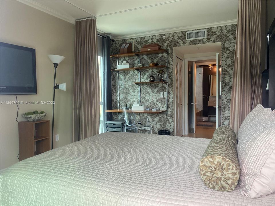 最近售出: $465,000 (1 贝兹, 1 浴室, 811 平方英尺)