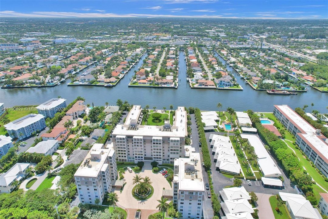 Vendido Recientemente: $699,000 (2 camas, 2 baños, 1750 Pies cuadrados)