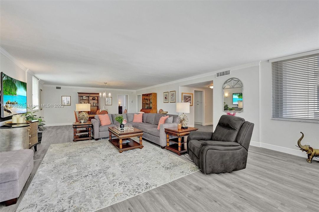 Vendido Recientemente: $699,000 (2 camas, 2 baños, 1750 Pies cuadrados)
