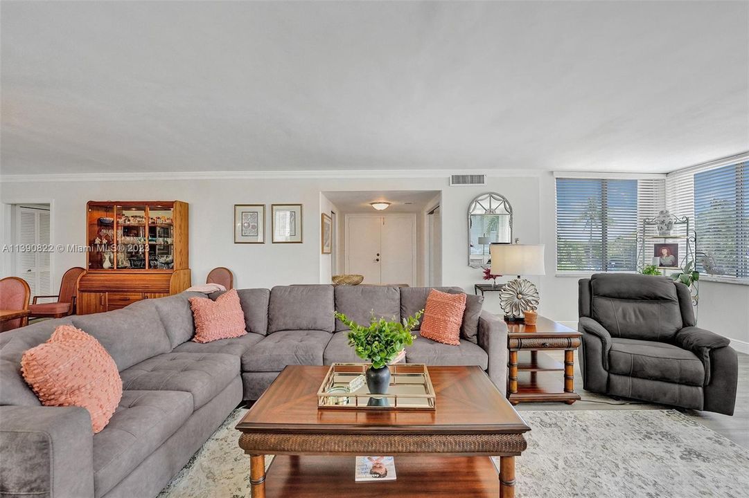 Vendido Recientemente: $699,000 (2 camas, 2 baños, 1750 Pies cuadrados)