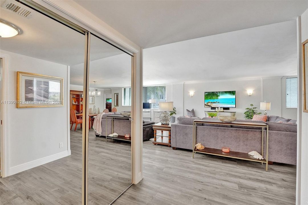 Vendido Recientemente: $699,000 (2 camas, 2 baños, 1750 Pies cuadrados)
