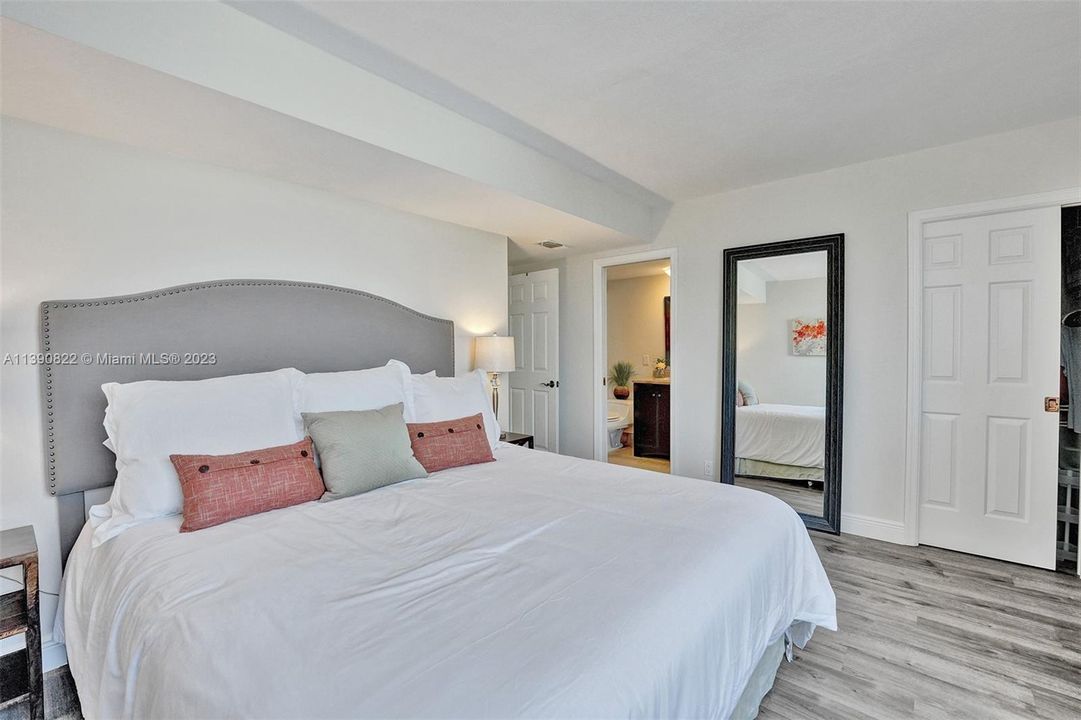 Vendido Recientemente: $699,000 (2 camas, 2 baños, 1750 Pies cuadrados)
