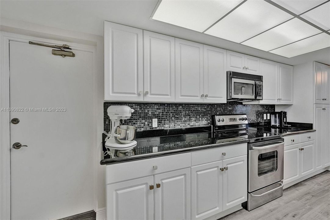 Vendido Recientemente: $699,000 (2 camas, 2 baños, 1750 Pies cuadrados)