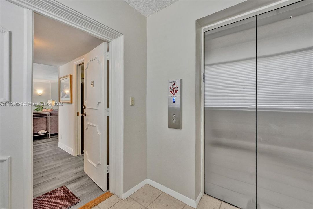 Vendido Recientemente: $699,000 (2 camas, 2 baños, 1750 Pies cuadrados)