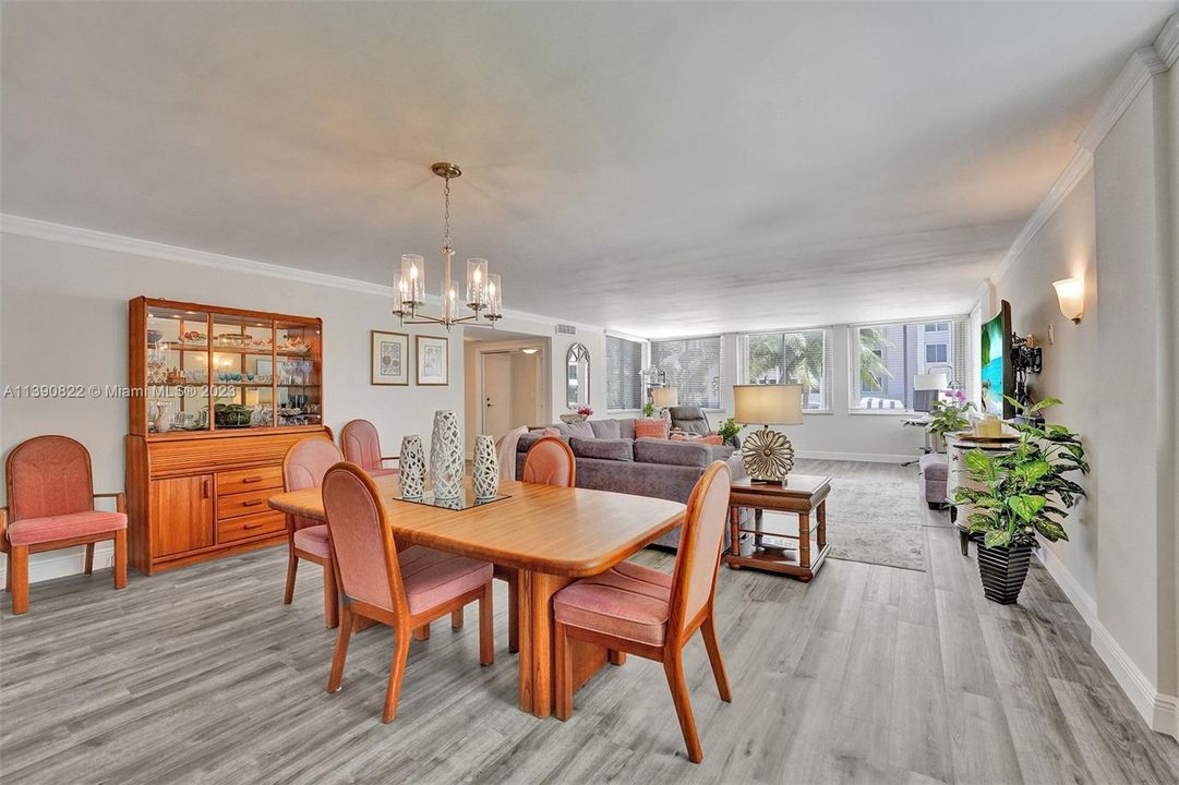 Vendido Recientemente: $699,000 (2 camas, 2 baños, 1750 Pies cuadrados)