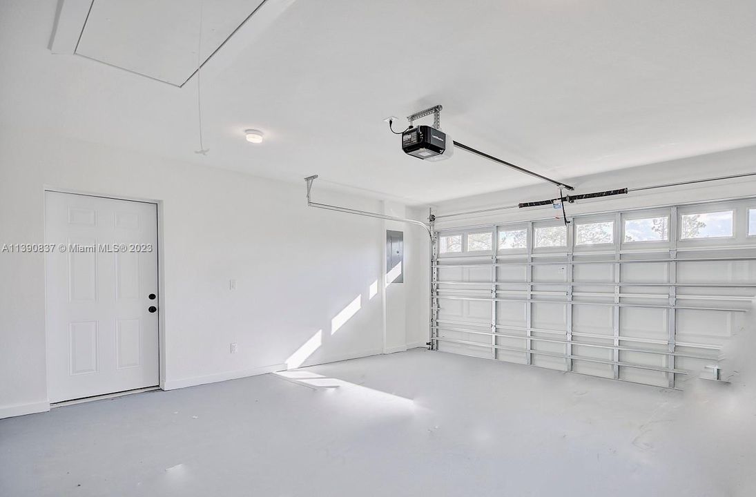 Recently Sold: $320,000 (3 beds, 2 baths, 1521 Square Feet)