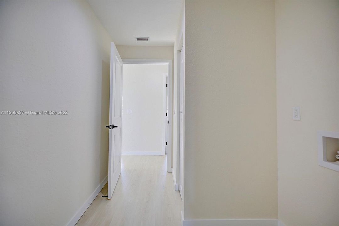 Recently Sold: $320,000 (3 beds, 2 baths, 1521 Square Feet)