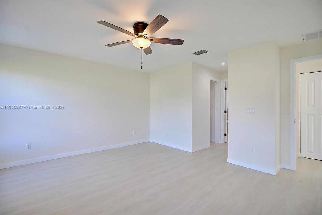 Recently Sold: $320,000 (3 beds, 2 baths, 1521 Square Feet)