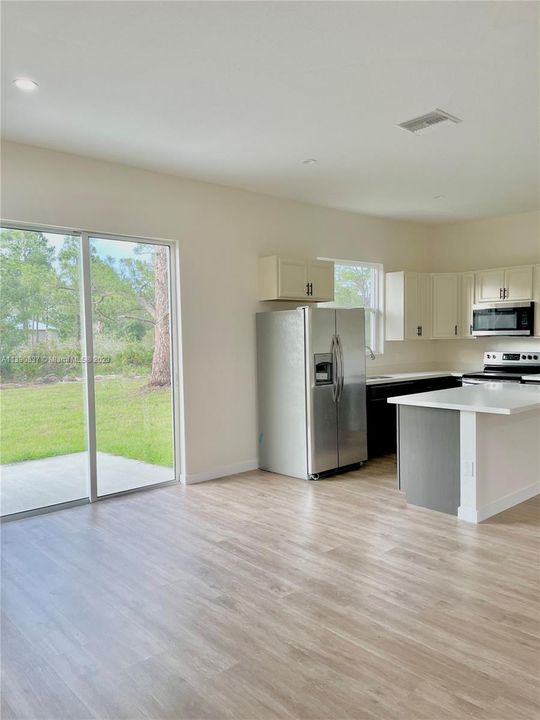 Recently Sold: $320,000 (3 beds, 2 baths, 1521 Square Feet)